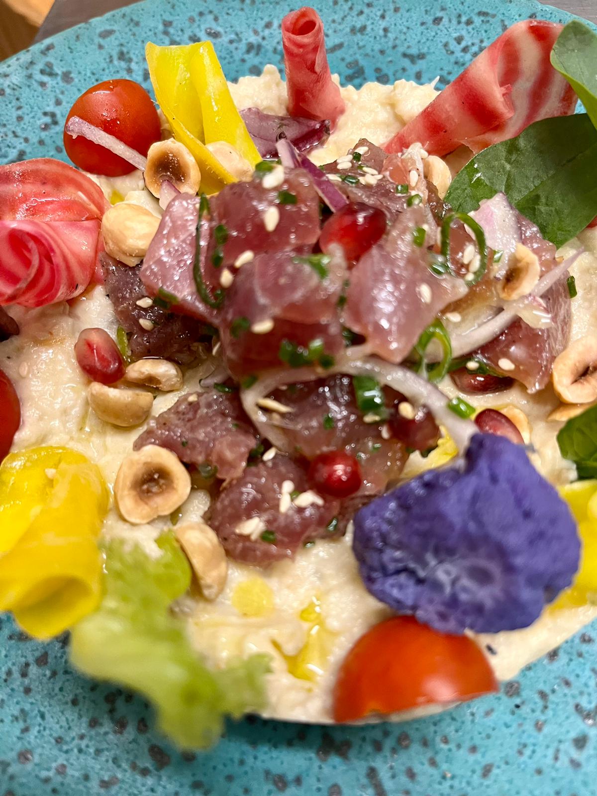 Ceviche de thon rouge sur Moutabal d’aubergines grillées Ceviche de thon rouge sur Moutabal d’aubergines grillées