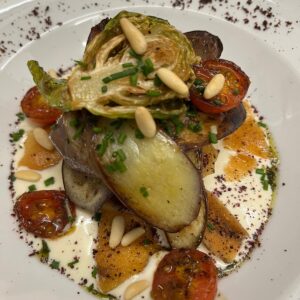 Fattéh d’aubergines indiennes aux pignons de pin